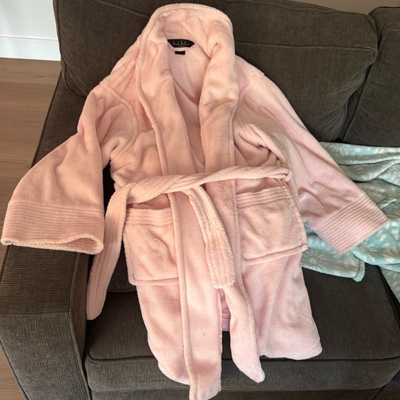 Nicole by Nicole Miller Other - Pink fuzzy robe